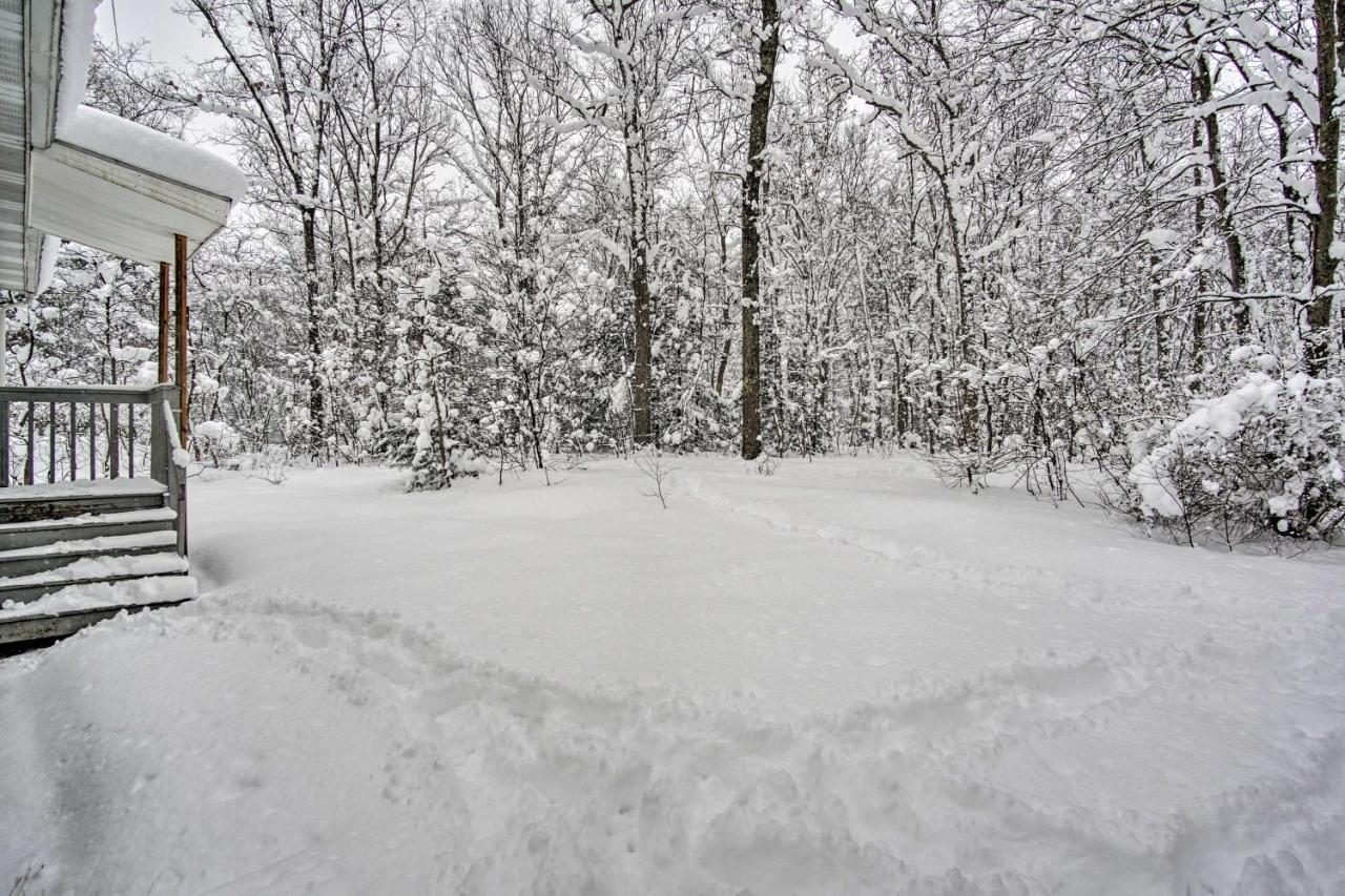 Wooded Twin Lakes Retreat 13 Mi To Lake Michigan! Екстер'єр фото